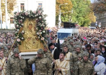 Во Львове состоялось молитвенное шествие за мир в стране