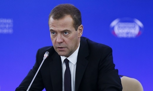 Медведев разрешил уничтожать контрафактный алкоголь