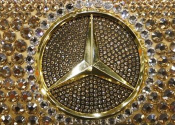 Беларусь выдала РФ бизнесмена из «Мерседеса» со стразами