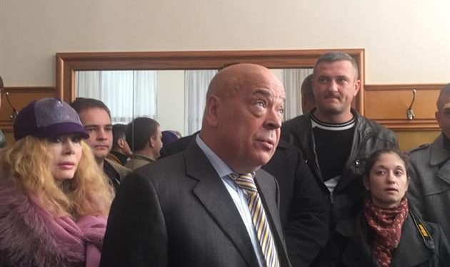 В Ужгороде активисты требуют у Москаля написать заявление на увольнение