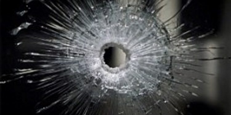 В Мукачево неизвестные из гранатомета обстреляли ТЦ