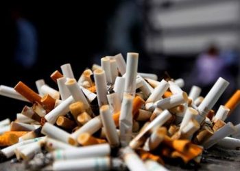 В Париже будут штрафовать за брошенные на улице окурки