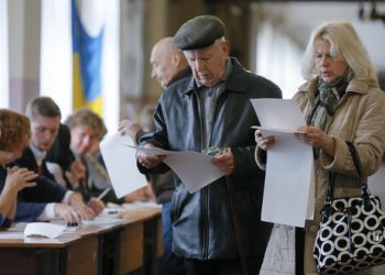 «Опора»: Целое село в Киевской области проголосовало без паспортов