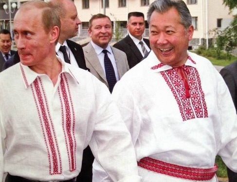 В сети опубликовали снимки Путина в вышиванке