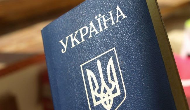 В Крыму не будут отбирать украинские паспорта