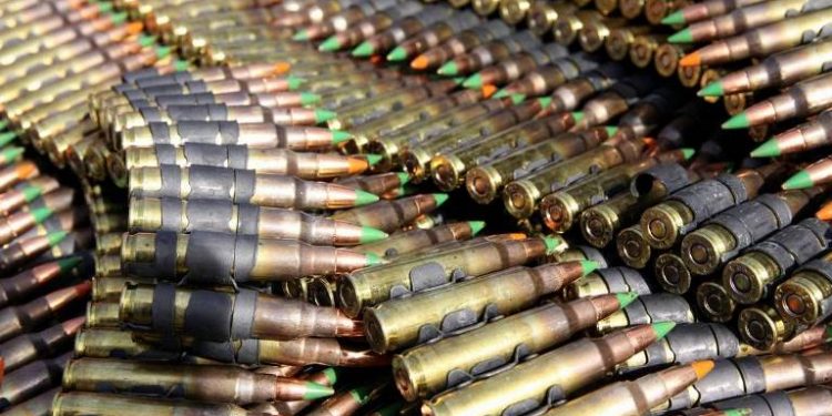 СМИ: Во Львове женщина принесла в посольство сумку с патронами