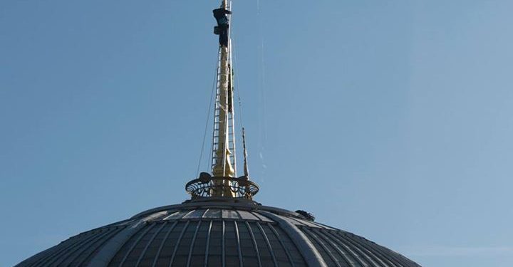 На здание украинской Верховной Рады повесили трезубец