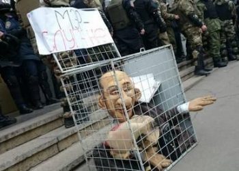Харьковский горсовет окружили оперативники