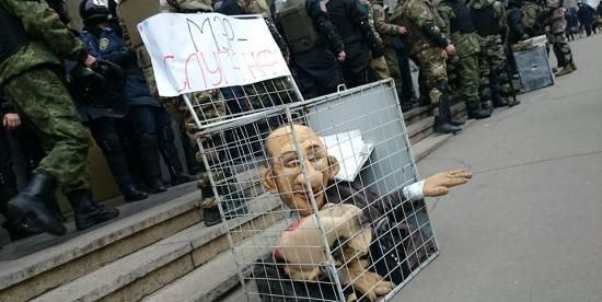Харьковский горсовет окружили оперативники