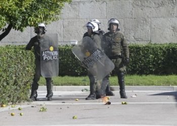 Возле бизнес-центра в Афинах взорвалась бомба