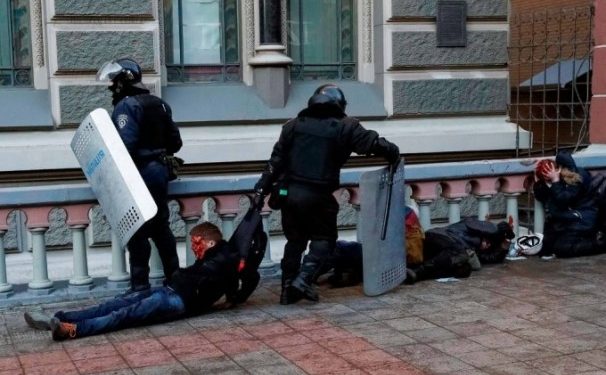 В сети появилось видео передвижения беркутовца Павла Аброськина на Евромайдане