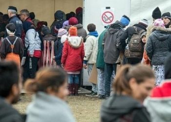 Премьер Франции Вальс: ЕС больше не может принимать беженцев