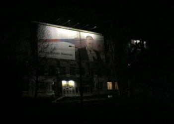 В обесточенном Симферополе продолжают подсвечивать билборд с Путиным