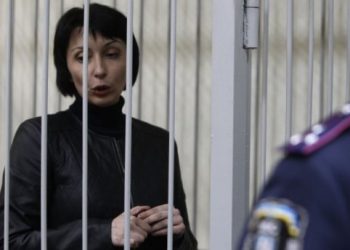 Работники МВД повесили на Лукаш электронный браслет