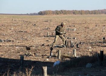 Спасатели изъяли в Сватово почти 4 тыс. взрывоопасных предметов