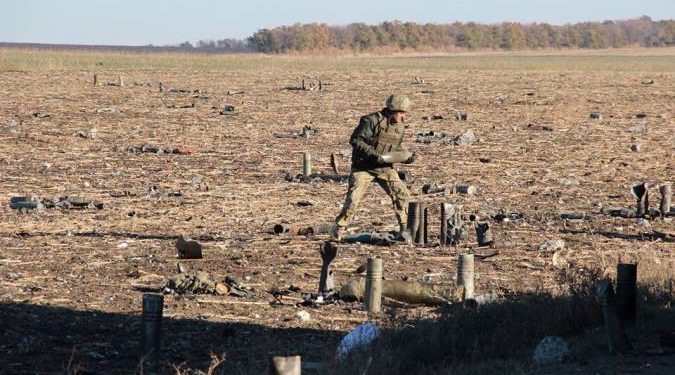 Спасатели изъяли в Сватово почти 4 тыс. взрывоопасных предметов