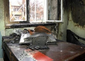 В Сумах неизвестные подожгли офис волонтеров