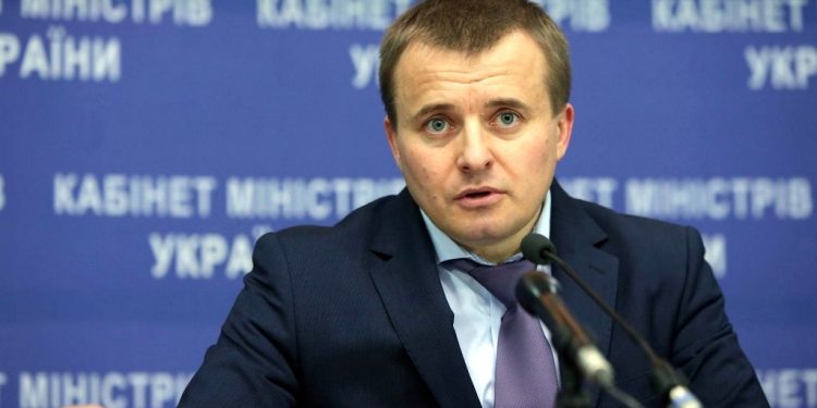 Демчишин уговорил активистов пустить специалистов к ремонту ЛЭП