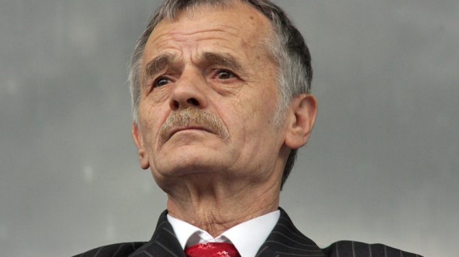 Джемилев рассказал, когда Украина будет подавать электричество в Крым