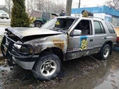 В Харькове сгорели три внедорожника