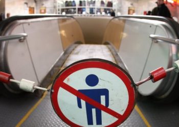 В Харькове гражданин бросился под поезд метрополитена