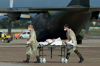 Германия приняла на лечение 12 раненых украинских солдат