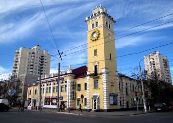 Неизвестный в Хмельницком открыл стрельбу
