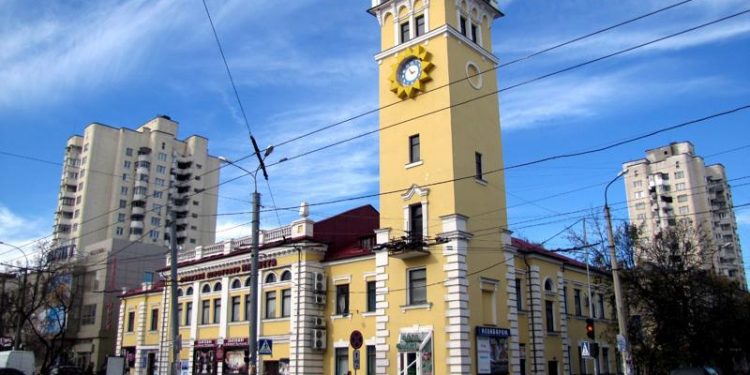 Неизвестный в Хмельницком открыл стрельбу