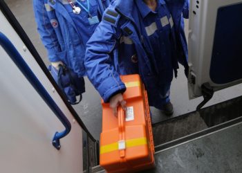 В Иркутске умер один из братьев, выброшенных с 8-го этажа матерью