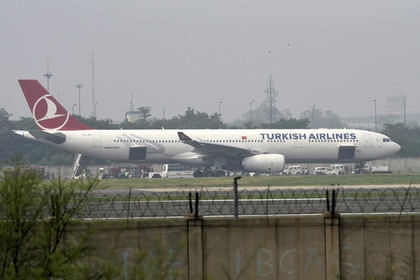 Самолет Turkish Airlines сел в Канаде из-за угрозы взрыва