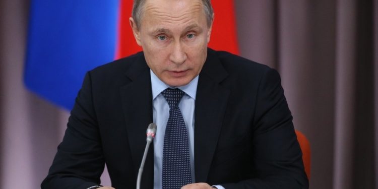 Владимир Путин упрекнул Киев в издевательствах над крымчанами