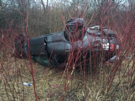 Авто съехало в кювет во Львовской области, есть погибшие