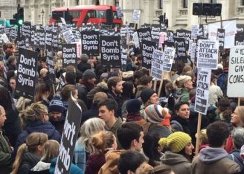 Жители Лондона вышли на протест против участия страны в операции в Сирии