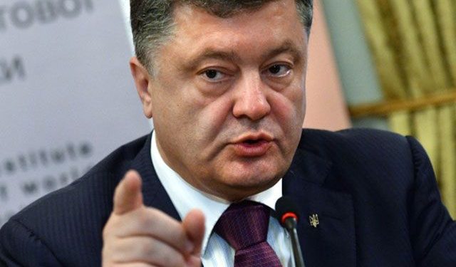 Порошенко подписал закон о помощи раненым волонтерам и добровольцам