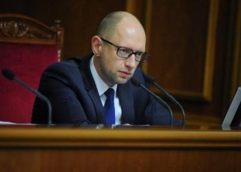 Яценюк поручил МИД выяснить, пострадали ли в Париже украинцы
