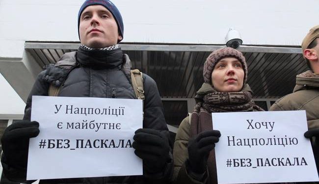 Активисты под стенами МВД требуют отставки Паскала, - пресса
