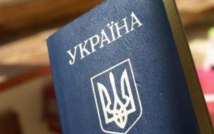 В украинских паспортах русский язык заменят на английский