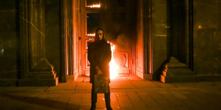 Питерский художник поджег ФСБ