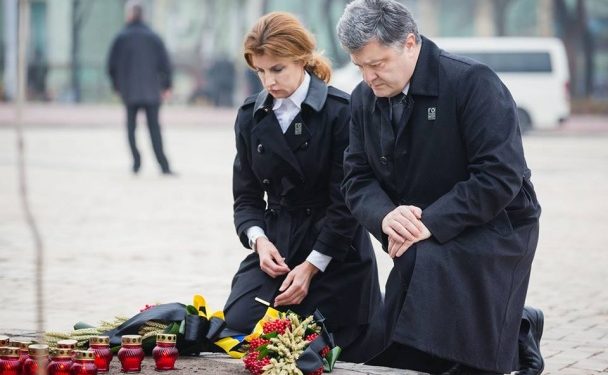 Супруги Порошенко почтили память жертв Голодомора