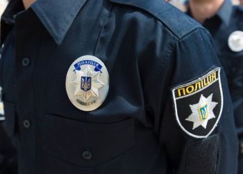 В Киеве полиция изъяла у несовершеннолетнего пистолет и гранаты