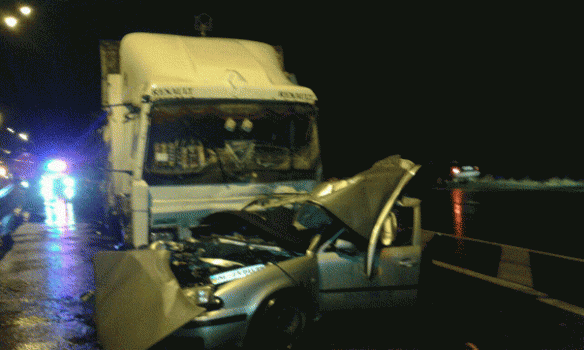 В Ровенской области машина врезалась в грузовик, погибли три человека