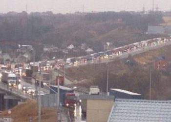 В РФ дальнобойщики заблокировали трассы
