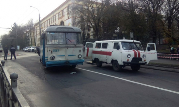 В Ровно под колесами троллейбуса погибла женщина