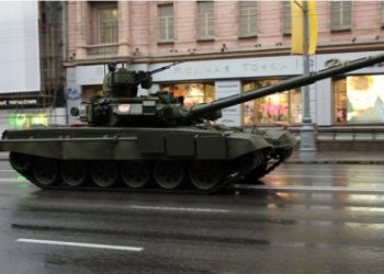 Россиянин на танке напугал жителей латвийского города