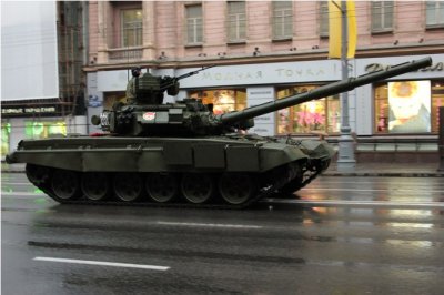 Россиянин на танке напугал жителей латвийского города