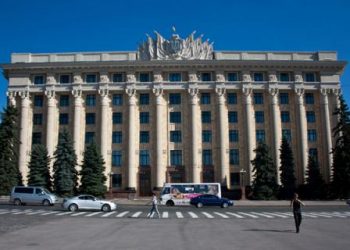 Оперативники ищут взрывчатку в Харьковской ОГА