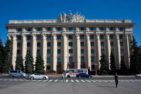 Оперативники ищут взрывчатку в Харьковской ОГА