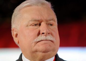 Валенса призвал Польшу и РФ решить все «сложные вопросы»