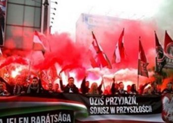 В Варшаве свыше 25 тыс человек выходили на марш независимостиВ Варшаве свыше 25 тыс человек выходили на марш независимости