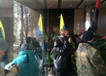 Участники Вече на Майдане заходили в офис Ахметова в Киеве